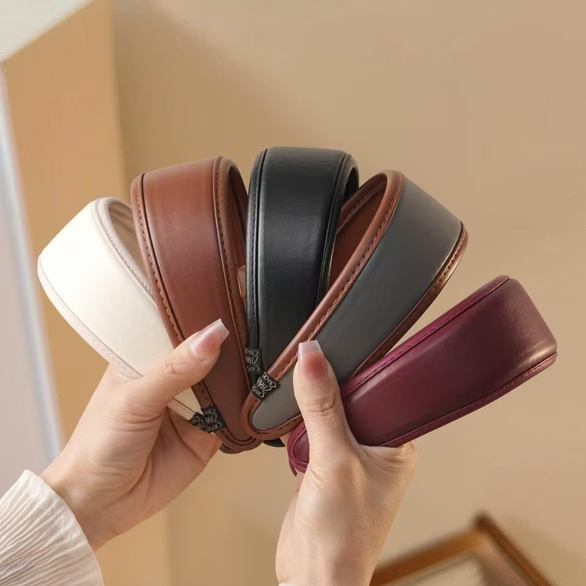 Leatherwork Rings - 여성용 레트로 가죽 헤어밴드 2026 프랑스