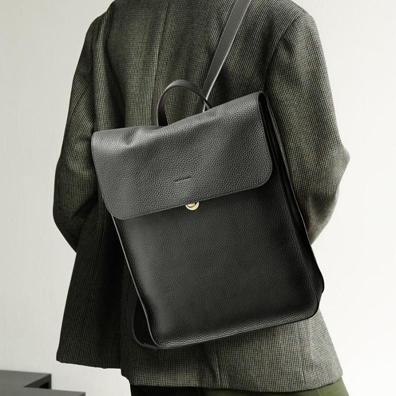 2025 통근을위한 간단하고 대용량의 새로운 탑 레이어 - Leather Work Backpack 리뷰 및 가격